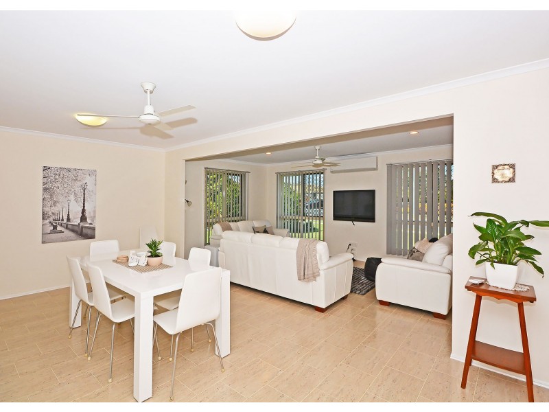 42 Vanda Street, Urangan QLD 4655