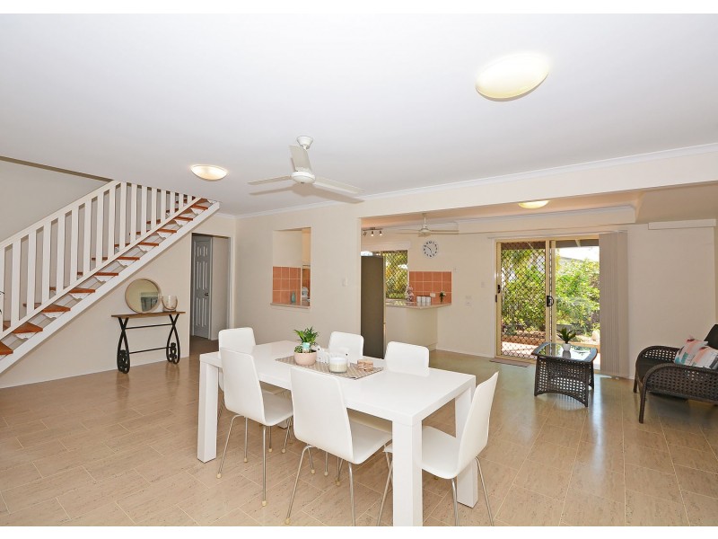 42 Vanda Street, Urangan QLD 4655