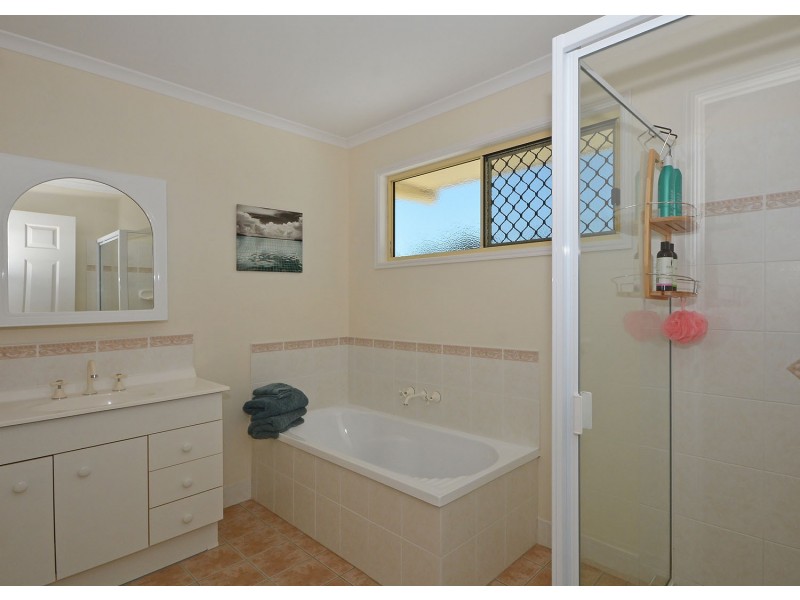 42 Vanda Street, Urangan QLD 4655