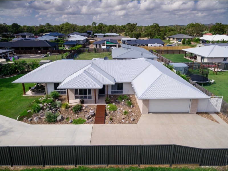 16b Ronaldo Way, Urangan QLD 4655