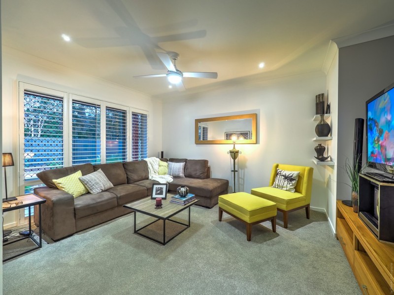 16b Ronaldo Way, Urangan QLD 4655