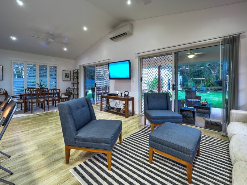 16b Ronaldo Way, Urangan QLD 4655