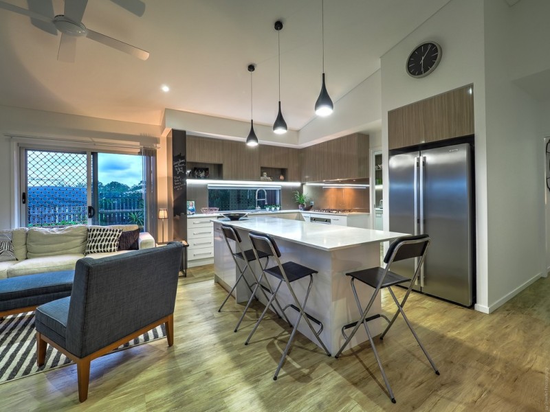 16b Ronaldo Way, Urangan QLD 4655