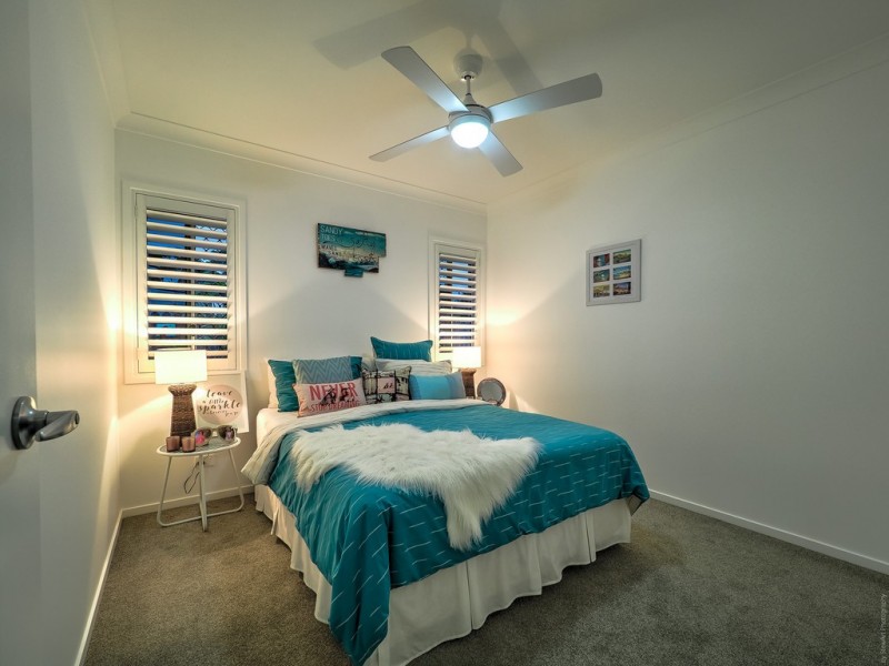 16b Ronaldo Way, Urangan QLD 4655