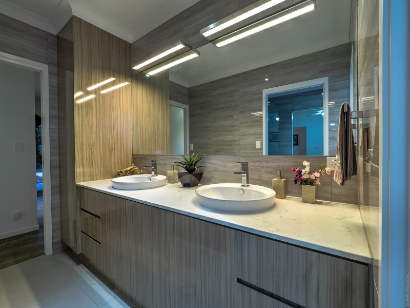 16b Ronaldo Way, Urangan QLD 4655