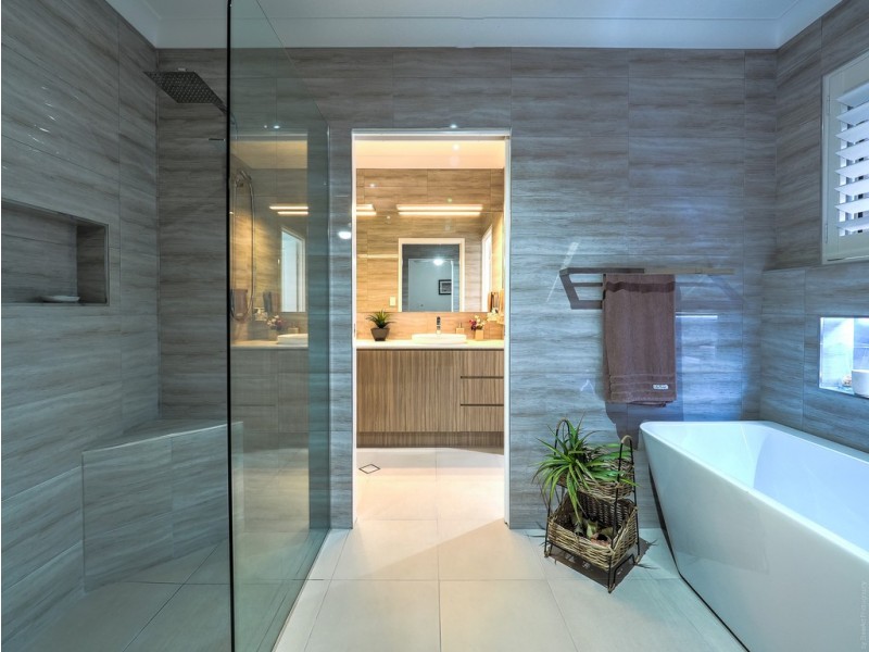 16b Ronaldo Way, Urangan QLD 4655