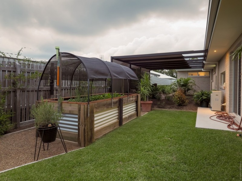 16b Ronaldo Way, Urangan QLD 4655