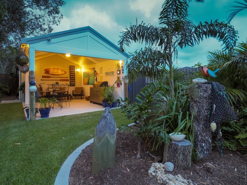 16b Ronaldo Way, Urangan QLD 4655