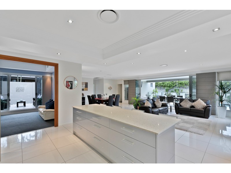 15 Parklands Boulevard, Wondunna QLD 4655