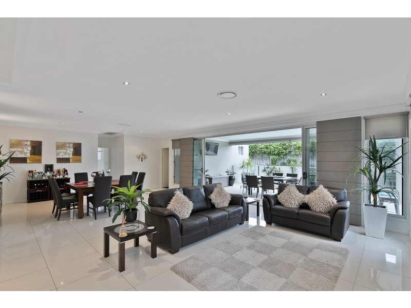 15 Parklands Boulevard, Wondunna QLD 4655