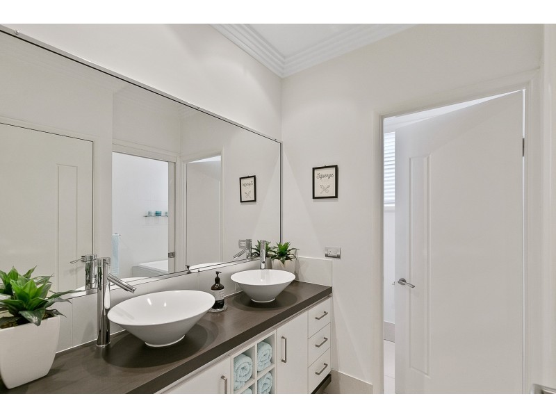 15 Parklands Boulevard, Wondunna QLD 4655