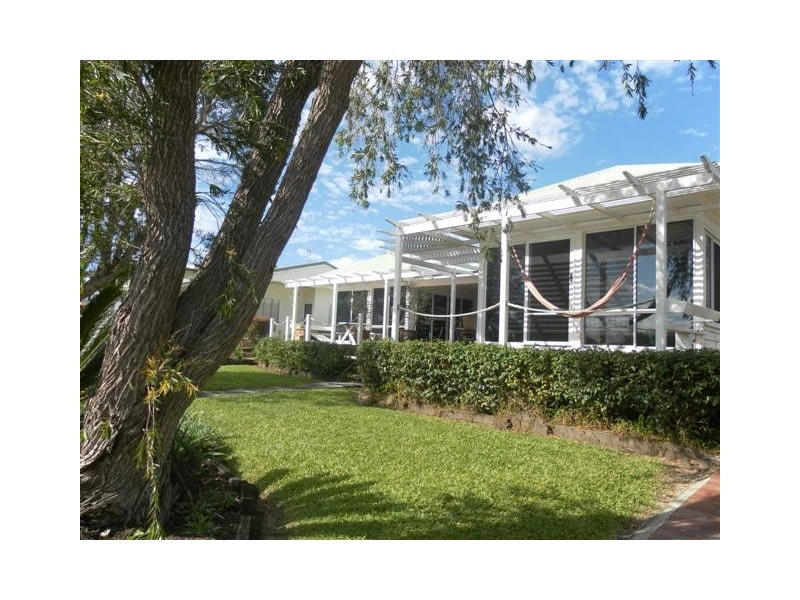 77 Esplanade, Point Vernon QLD 4655