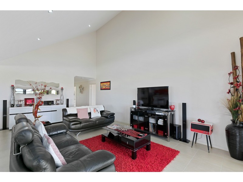3 Bounty Circuit, Eli Waters QLD 4655