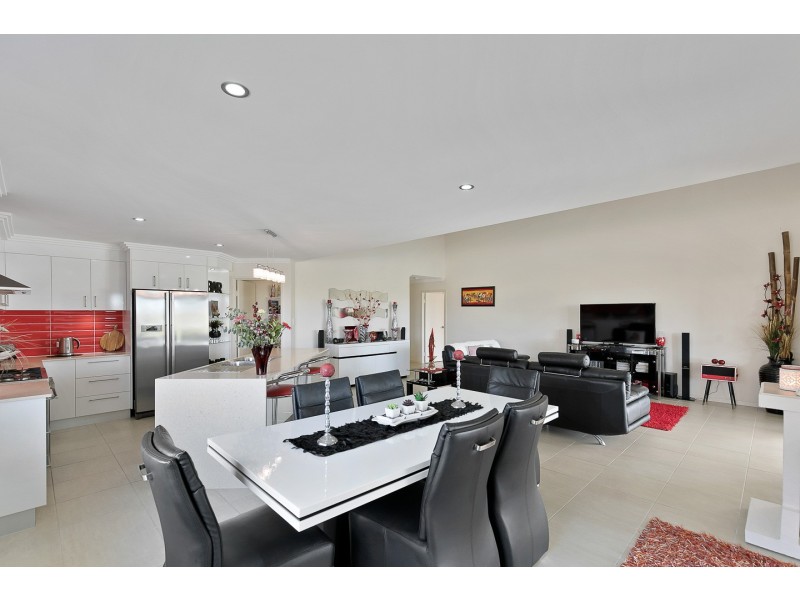 3 Bounty Circuit, Eli Waters QLD 4655