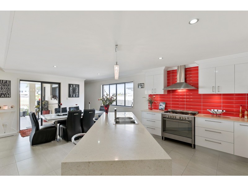 3 Bounty Circuit, Eli Waters QLD 4655