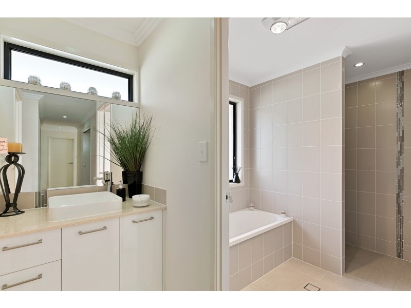 3 Bounty Circuit, Eli Waters QLD 4655