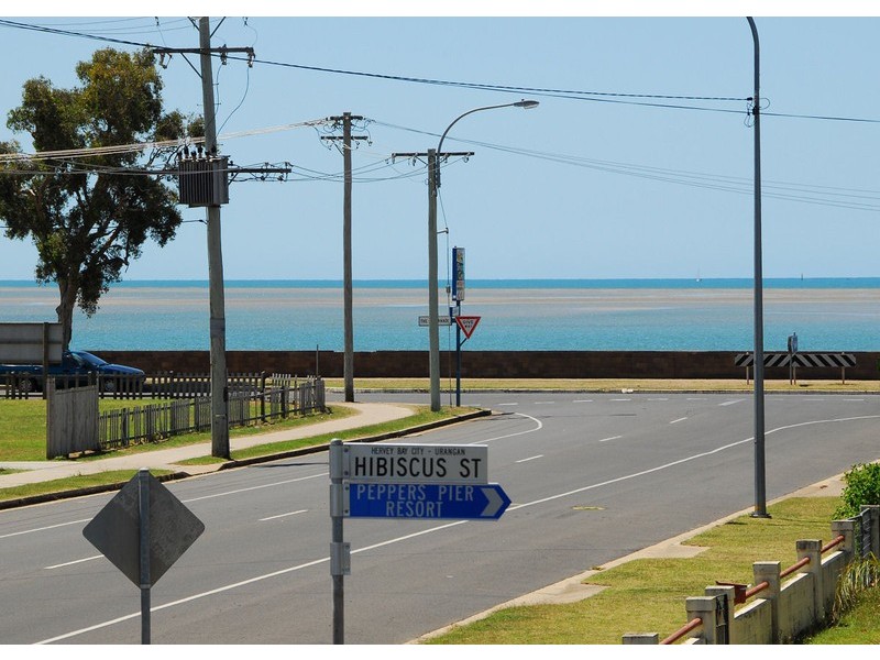 1 Hibiscus Street, Urangan QLD 4655