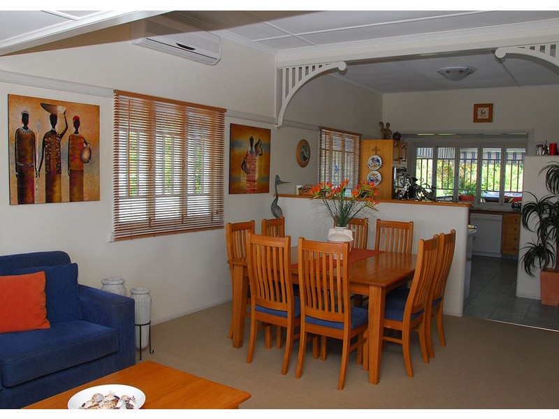 1 Hibiscus Street, Urangan QLD 4655