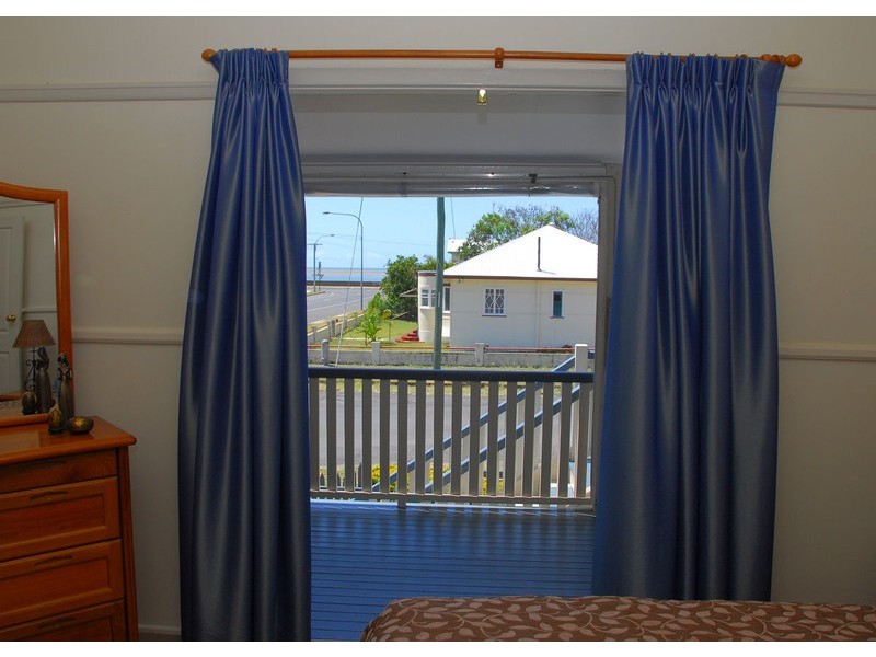 1 Hibiscus Street, Urangan QLD 4655