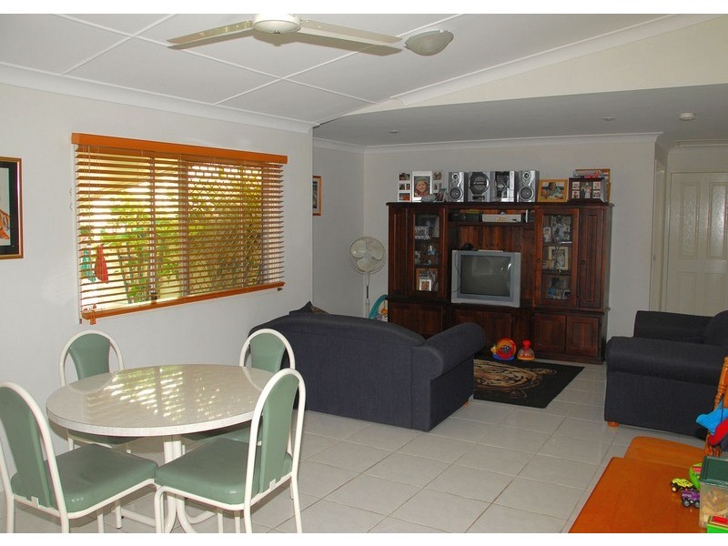 18 Stewart Street, Urangan QLD 4655