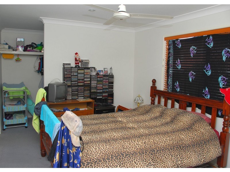 18 Stewart Street, Urangan QLD 4655