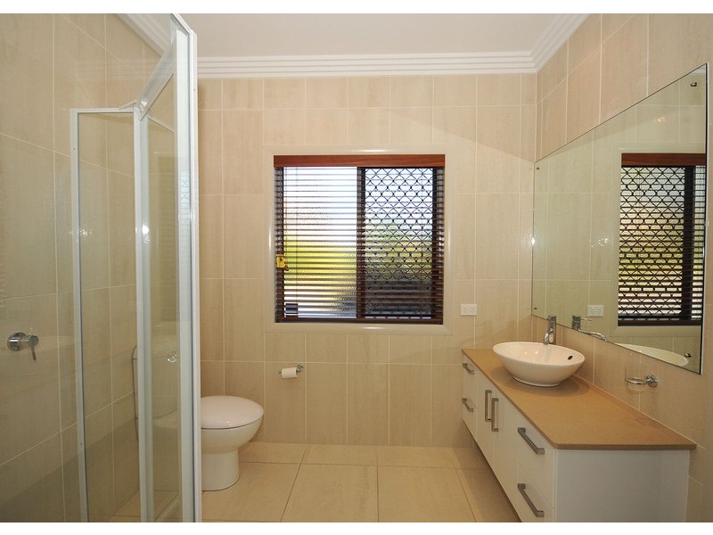 9-11  Gundesen Drive, Urraween QLD 4655