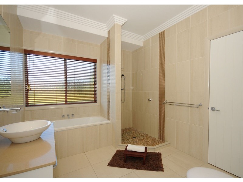 9-11  Gundesen Drive, Urraween QLD 4655