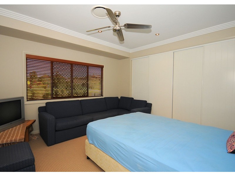 9-11  Gundesen Drive, Urraween QLD 4655