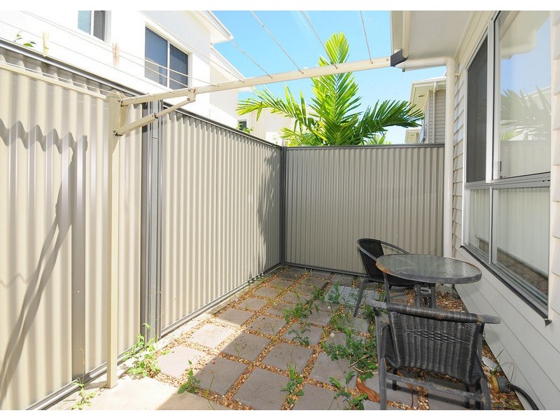 1/542 Esplanade, Urangan QLD 4655