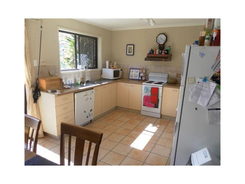 8 Melong Street, Scarness QLD 4655