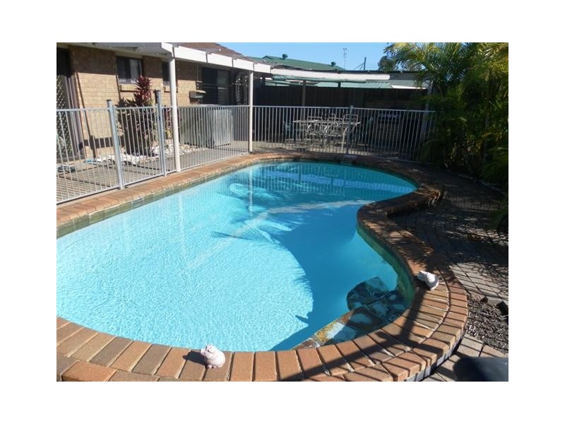 8 Melong Street, Scarness QLD 4655