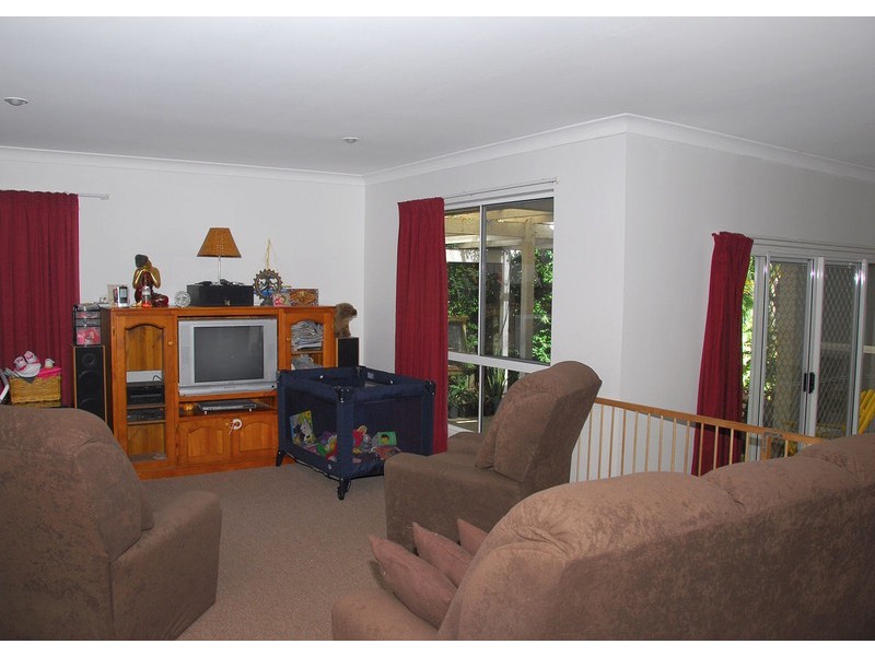 5 Gatakers La, Point Vernon QLD 4655