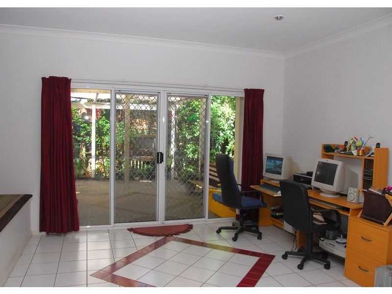 5 Gatakers La, Point Vernon QLD 4655