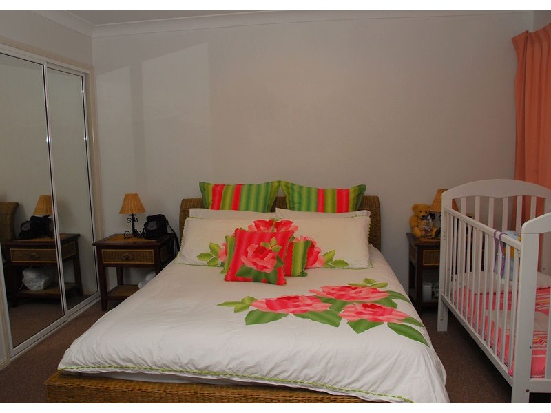 5 Gatakers La, Point Vernon QLD 4655