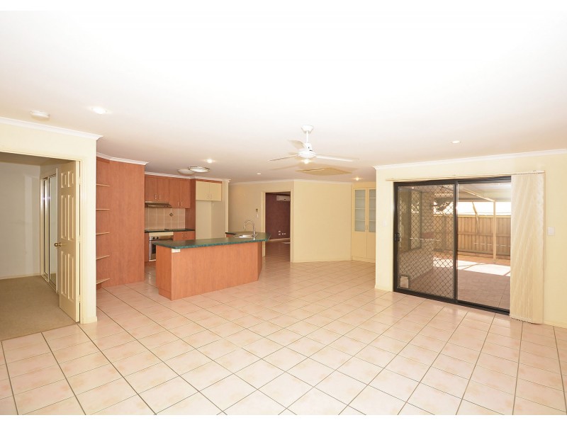 3 Oriole Court, Eli Waters QLD 4655