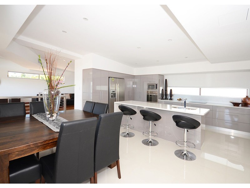 4 Johnston Boulevarde, Urraween QLD 4655