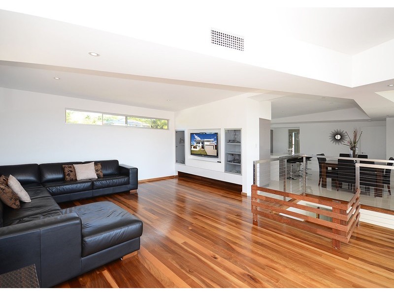 4 Johnston Boulevarde, Urraween QLD 4655