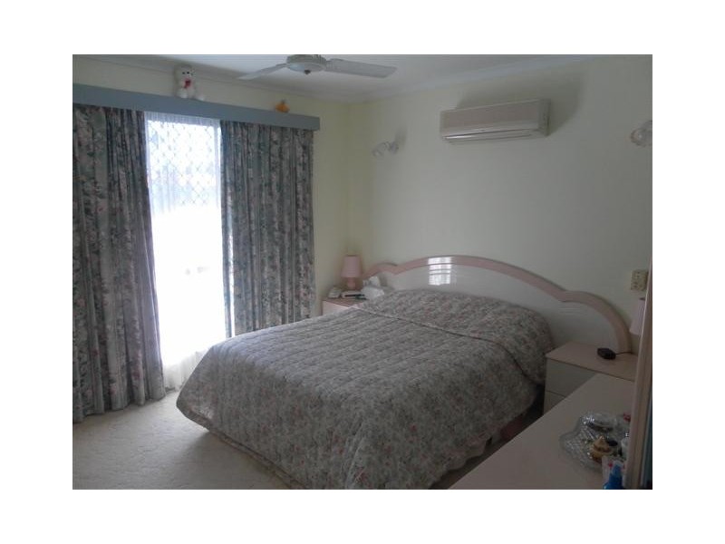 118 Hammond Street, Urangan QLD 4655