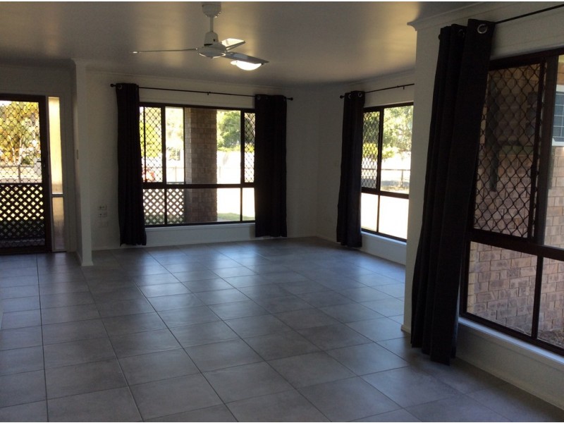 140 Garden Drive, Urangan QLD 4655