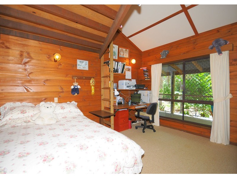 22 Senor Avenue, Urangan QLD 4655
