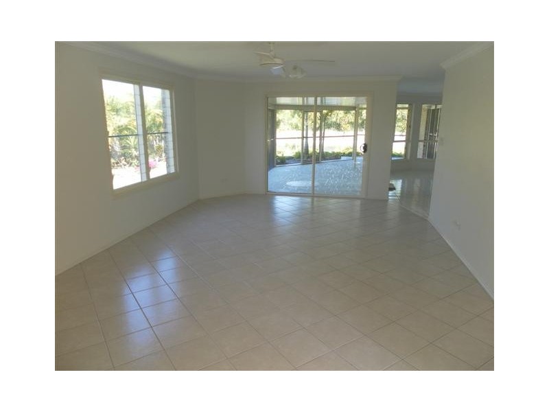 12 Bushlark Avenue, Eli Waters QLD 4655