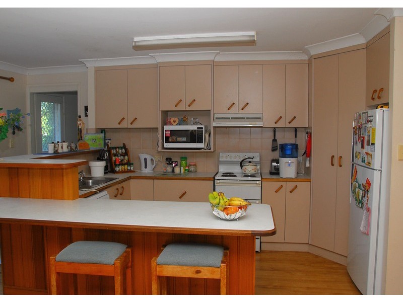 1 Honeysuckle Av, Kawungan QLD 4655