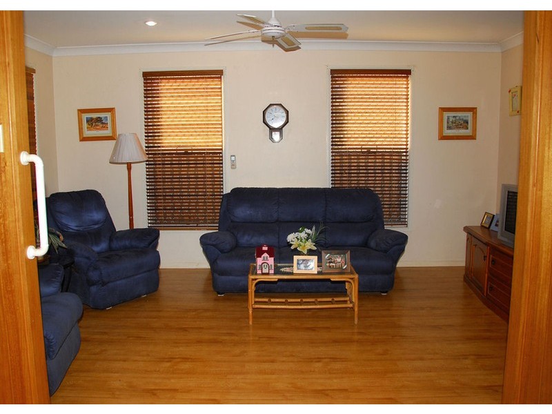 1 Honeysuckle Av, Kawungan QLD 4655