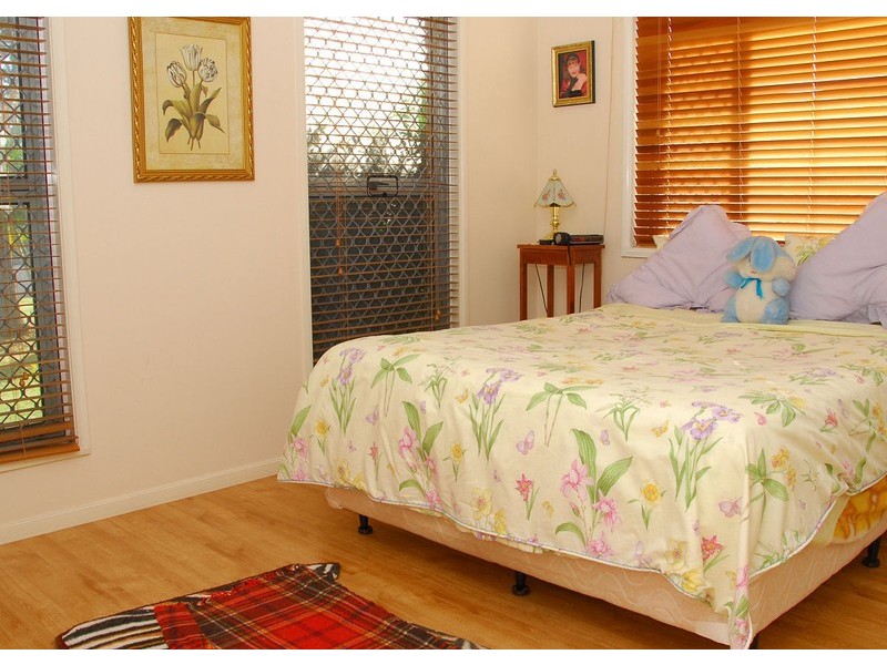 1 Honeysuckle Av, Kawungan QLD 4655