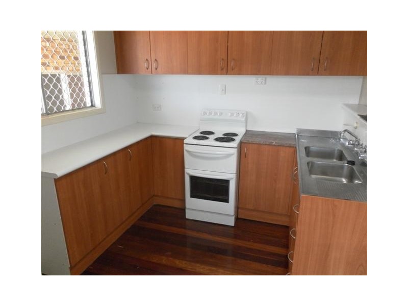 9 Edwin Street, Urangan QLD 4655