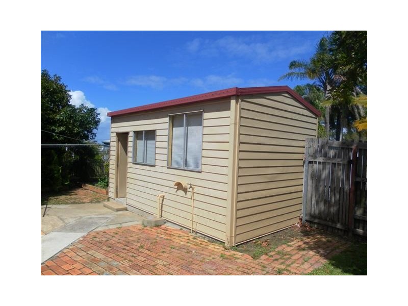 9 Edwin Street, Urangan QLD 4655