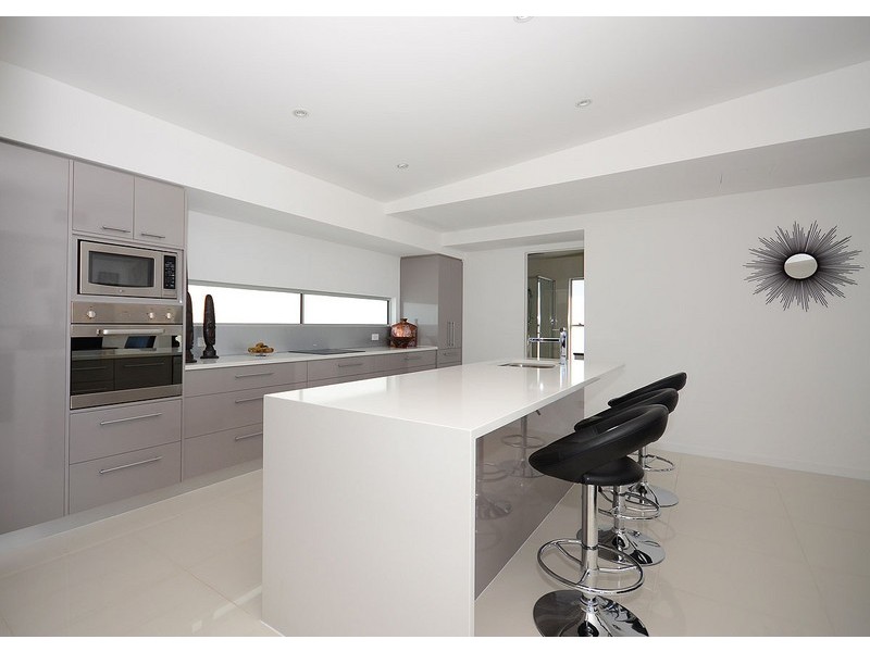 4 Johnston Boulevarde, Urraween QLD 4655