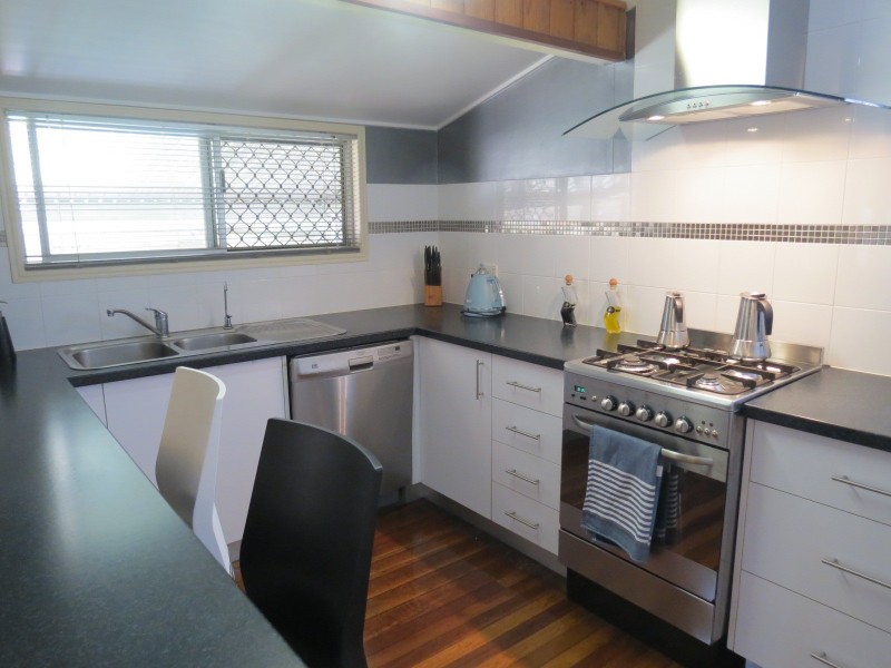 56 Shell Street, Urangan QLD 4655