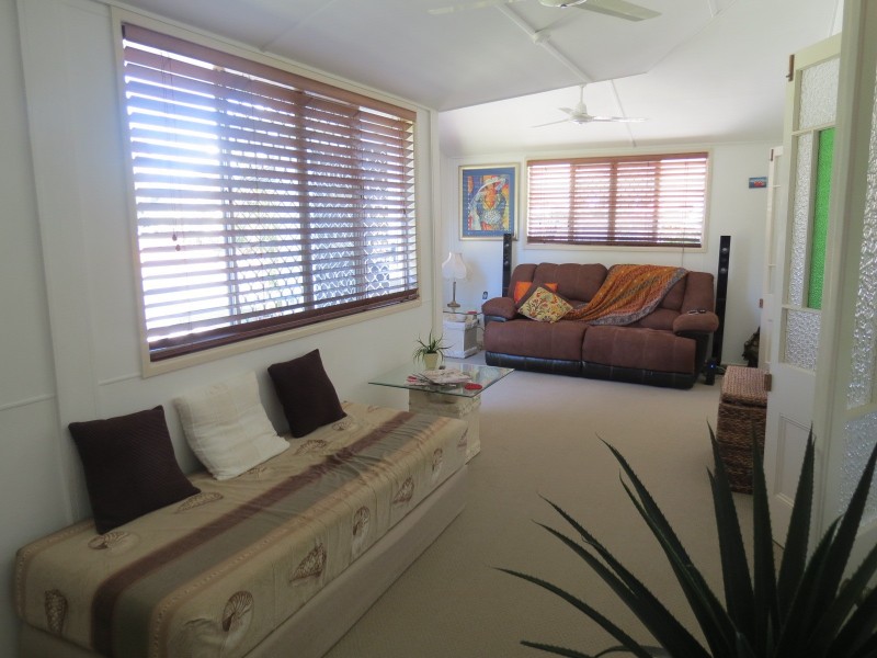 56 Shell Street, Urangan QLD 4655