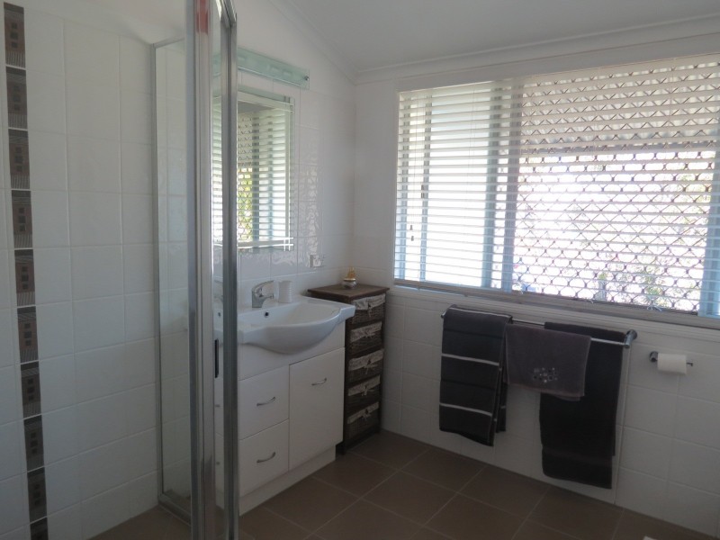56 Shell Street, Urangan QLD 4655